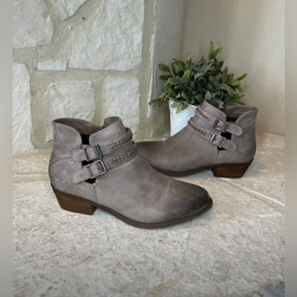 Carlos by Carlos Santana taupe booties sz 7.5